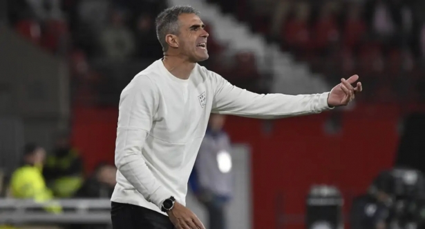 El Cádiz buscará recortarle distancias al Granada (RELEVO) El Cádiz buscará recortarle distancias al Granada (RELEVO)