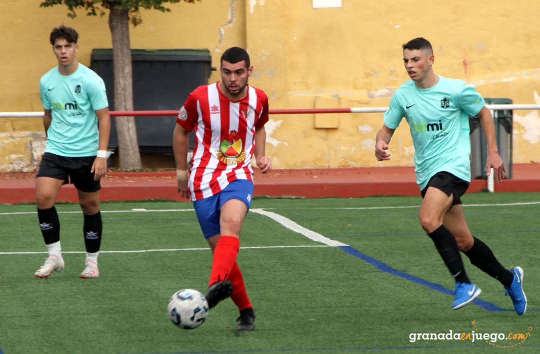 El Atlético La Zubia recibirá a sus vecinos del Atlético Monachil (J. PALMA)