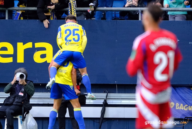 Los jugadores del Cádiz CF celebran el único tanto del encuentro (LOF)
