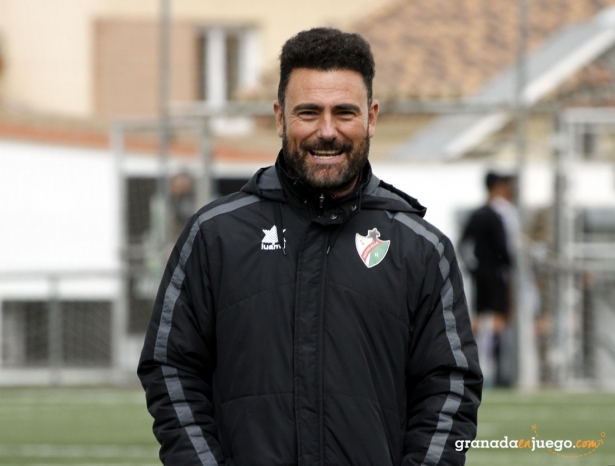 El Entrenador del CD Huétor Vega, Manuel Moreno `Rizos` (J. PALMA) El Entrenador del CD Huétor Vega, Manuel Moreno `Rizos` (J. PALMA)