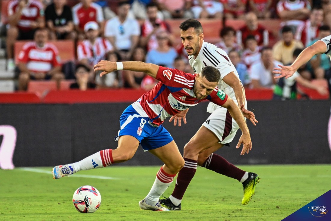 El Granada no pudo doblegar al Albacete en la primera vuelta (JOSÉ M. BALDOMERO)