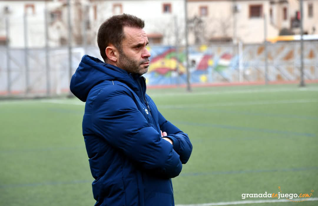 El entrenador del Atarfe Industrial, Ángel Ruiz (J. PALMA)