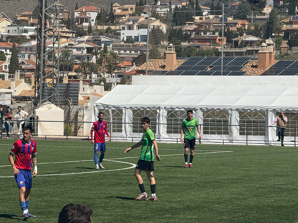 El Huétor Vega perdió ante el Torre del Mar (CD HUÉTOR VEGA)