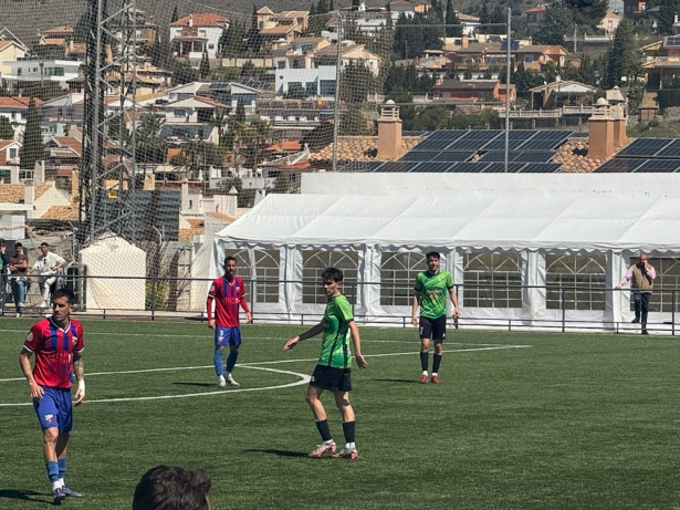 El Huétor Vega perdió ante el Torre del Mar (CD HUÉTOR VEGA) El Huétor Vega perdió ante el Torre del Mar (CD HUÉTOR VEGA)