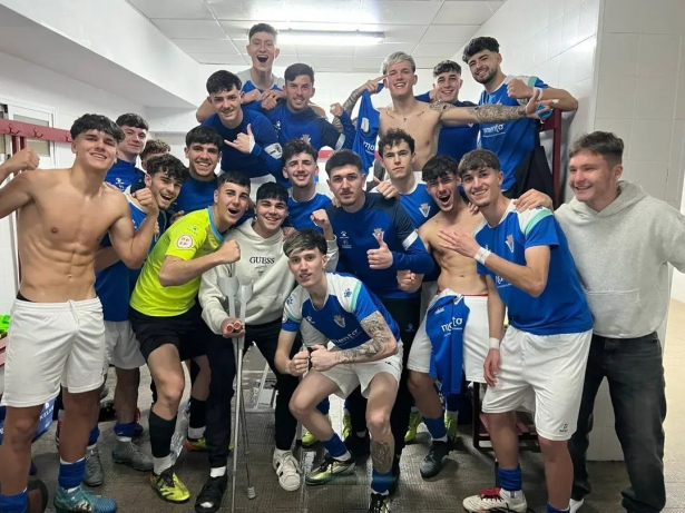 El juvenil de la UD Maracena celebra el triunfo (ID MARACENA) El juvenil de la UD Maracena celebra el triunfo (ID MARACENA)