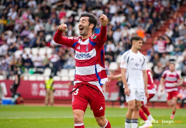 Trigueros celebra uno de los tantos rojiblancos (LOF) Trigueros celebra uno de los tantos rojiblancos (LOF)