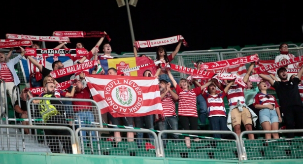 Afición del Granada desplazada a Elche en la primera vuelta (LOF) Afición del Granada desplazada a Elche en la primera vuelta (LOF)