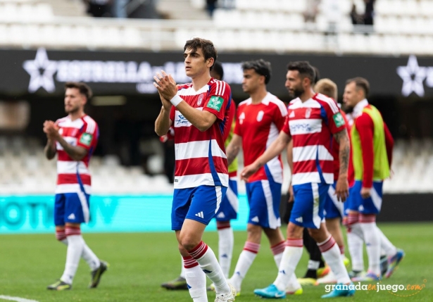 Los jugadores del Granada CF agradecen el apoyo a los aficionados en Cartagena (LOF) Los jugadores del Granada CF agradecen el apoyo a los aficionados en Cartagena (LOF)