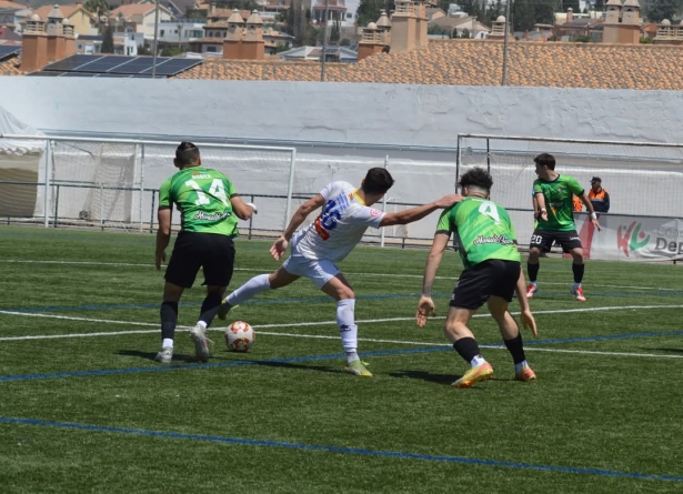 Merino entre Aarón y Rober (D. CONTRERAS)