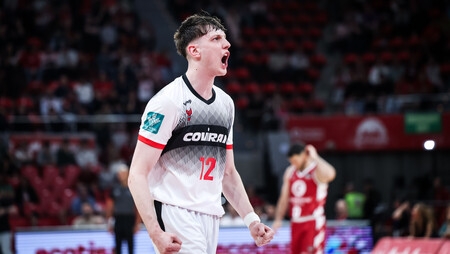 Uval celebra una acción del partido (ACB) Uval celebra una acción del partido (ACB)