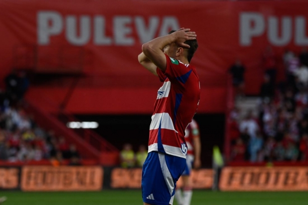 El Granada volvió a firmar un partido para olvidar (JOSÉ M. BALDOMERO) El Granada volvió a firmar un partido para olvidar (JOSÉ M. BALDOMERO)