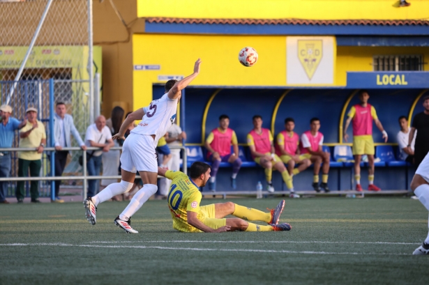 Manu Daza en un lance del partido de ida (JOSÉ ANDRÉS FERNÁNDEZ)