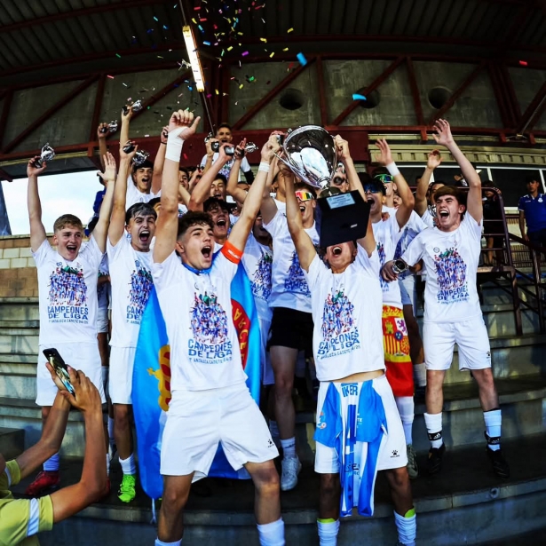 El Español Albolote recibió la Copa como campeón de Primera Andaluza Cade (J. PALMA)