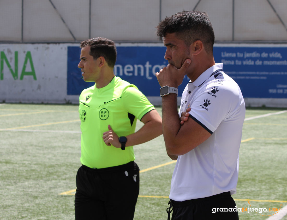 Jaime Morente en un partido al frente de la UD Maracena (J. PALMA)