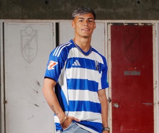 Presentada la segunda equipación (GRANADA CF) Presentada la segunda equipación (GRANADA CF)