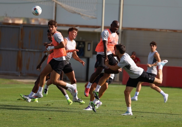 El equipo vuelve hoy al trabajo (J. AZCOYTIA) El equipo vuelve hoy al trabajo (J. AZCOYTIA)