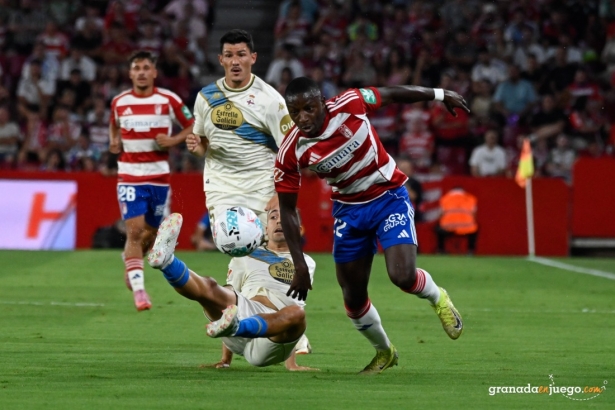 Diallo se estrenó en partido oficial con buena nota (J. M. BALDOMERO)