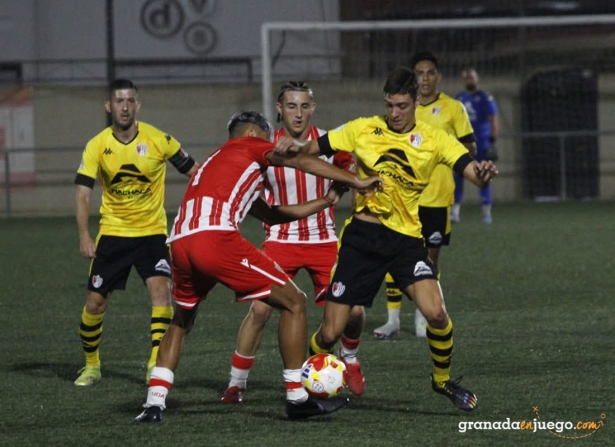 El partido de pretemporada disputado en el municipal de Armilla acabó en tablas (J. PALMA)