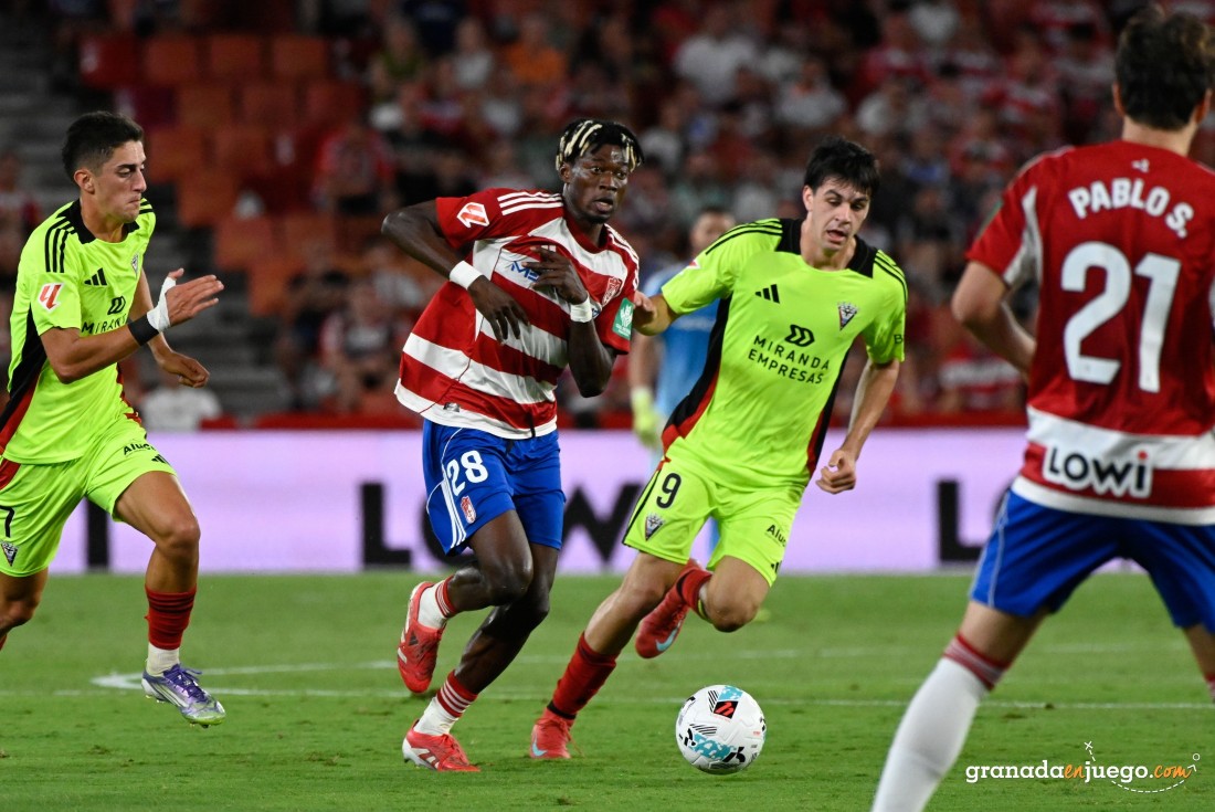El Granada tiene que empezar a ganar en su estadio (J.M. BALDOMERO)