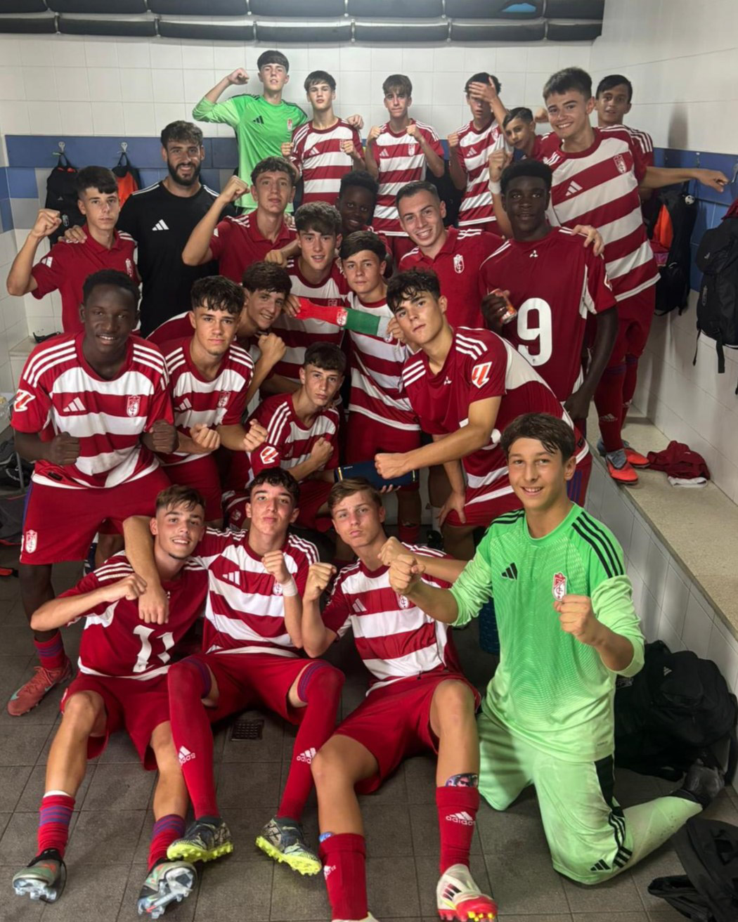 El Granada CF B cadete celebra el triunfo (GCF)