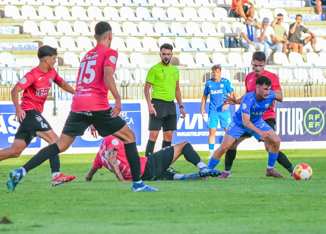 Pablo Muñoz, auror del primer gol del Motril (SEMANARIO MUCHO DEPORTE)