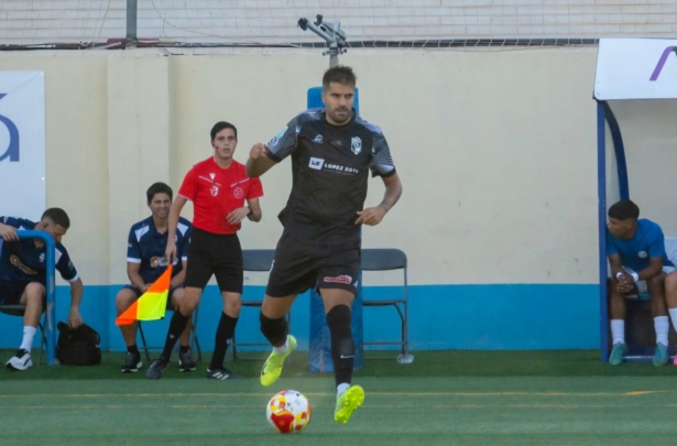 Jorge Molina durante un partido de esta temporada (CHURRIANA CF (