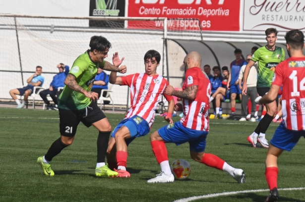 El CD Huétor Vega derrotó al Atlético Porcuna (GPMEDIA) El CD Huétor Vega derrotó al Atlético Porcuna (GPMEDIA)