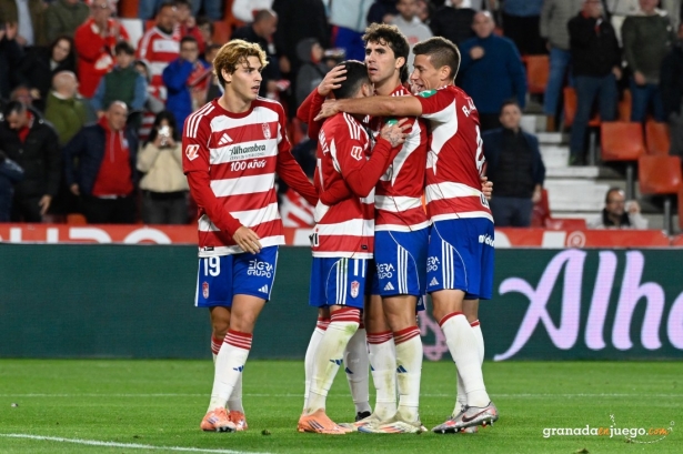 El Granada sigue sin cerrar los partidos (J.M. BALDOMERO) El Granada sigue sin cerrar los partidos (J.M. BALDOMERO)