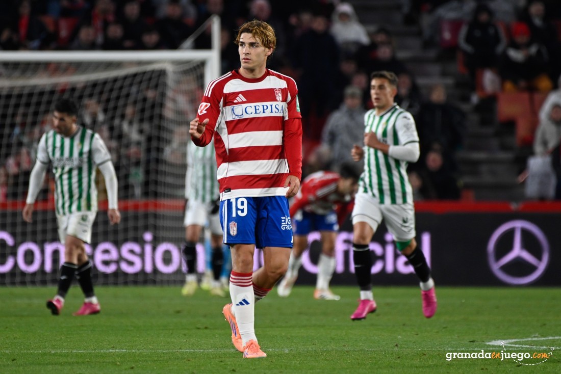 Al Granada aún le falta para ganar partidos con asiduidad (J.M. BALDOMERO)