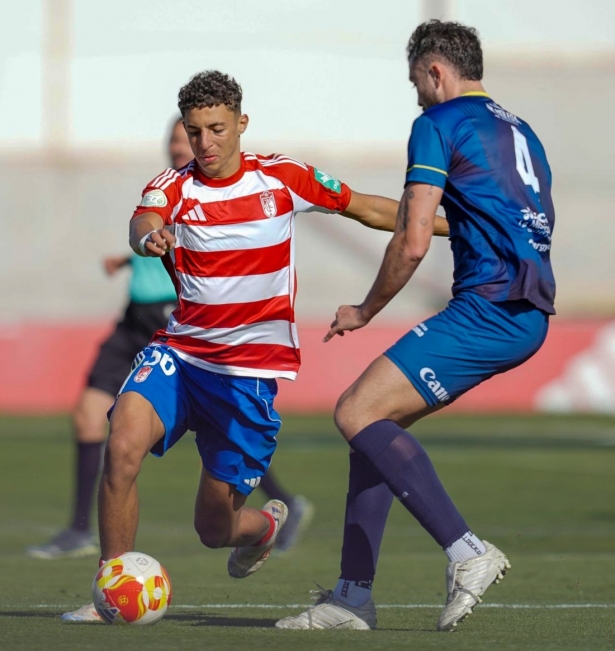 El Recre prolonga su buen momento con otro triunfo (GRANADA CF) El Recre prolonga su buen momento con otro triunfo (GRANADA CF)