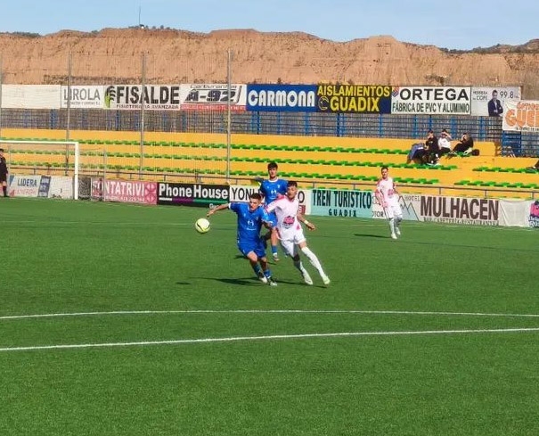El Guadix CF derrotó al Maracena B y entra en zona de playoff (GUADIX CF) El Guadix CF derrotó al Maracena B y entra en zona de playoff (GUADIX CF)