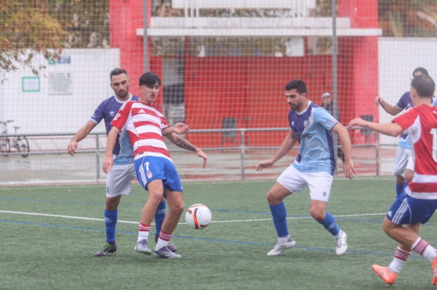 El Granada CF C le ha arrebatado el liderato al Atlético Monachil (GPMEDIA) El Granada CF C le ha arrebatado el liderato al Atlético Monachil (GPMEDIA)