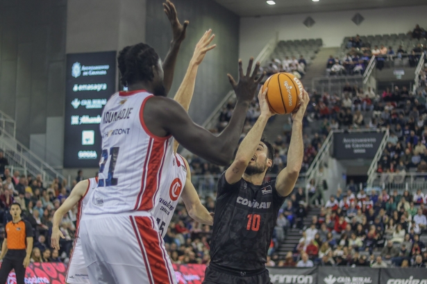 Koumadje intimidó en la zona (GPMEDIA)