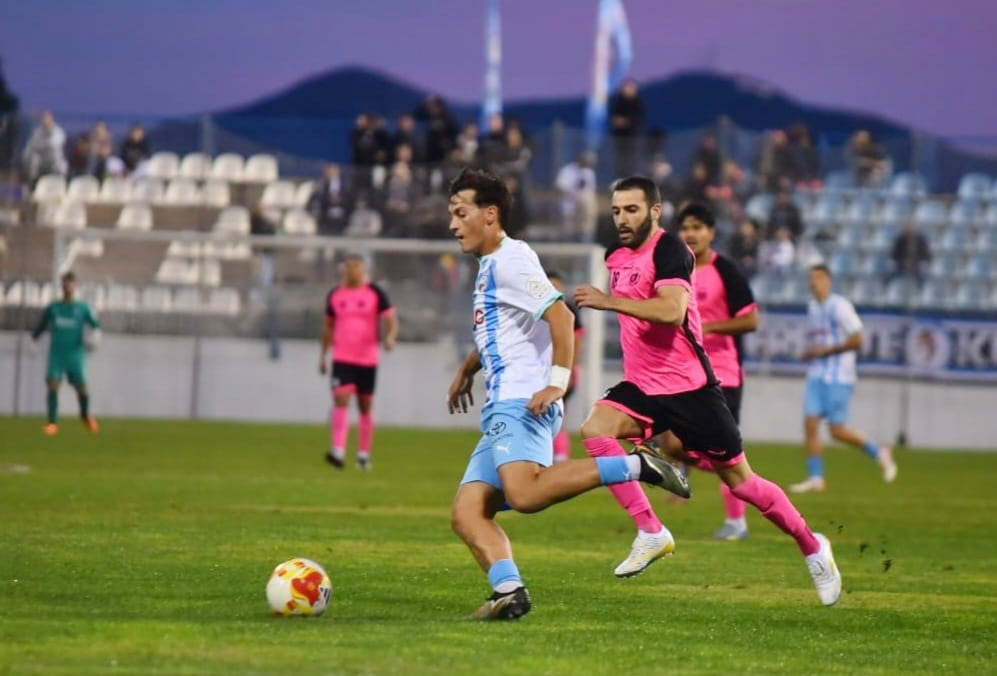 El CF Motril fue muy superior a El Palo (SEMANARIO MUCHO DEPORTE)