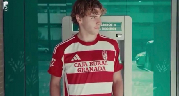 Caja Rural Granada aparecerá en el frontal de la camiseta rojiblanca (GRANADA CF) Caja Rural Granada aparecerá en el frontal de la camiseta rojiblanca (GRANADA CF)