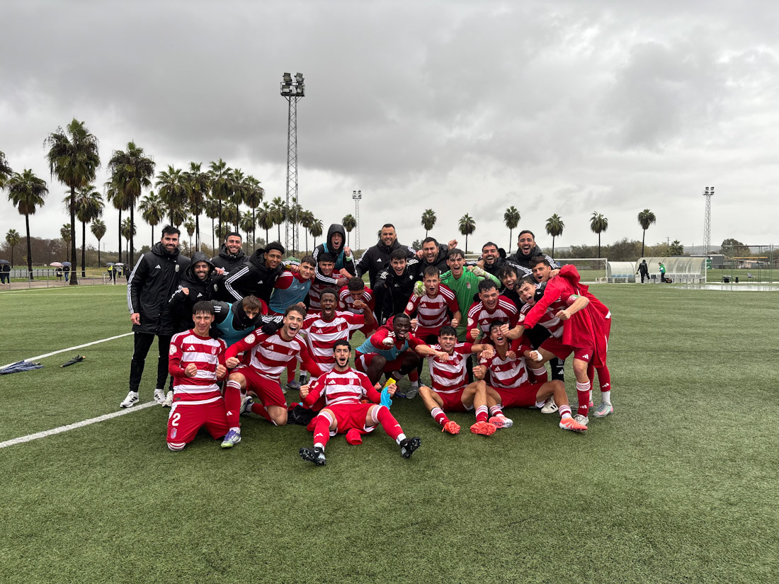 El Granada juvenil celebra su clasificación para la Copa del Rey (YOUSSEF B.)