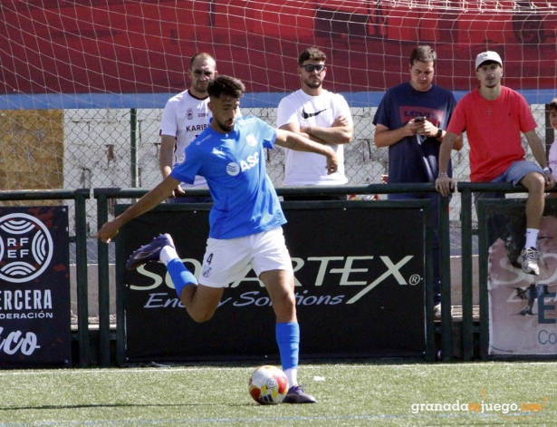 El Motril quiere comenzar con fuerza el año (J. PALMA)