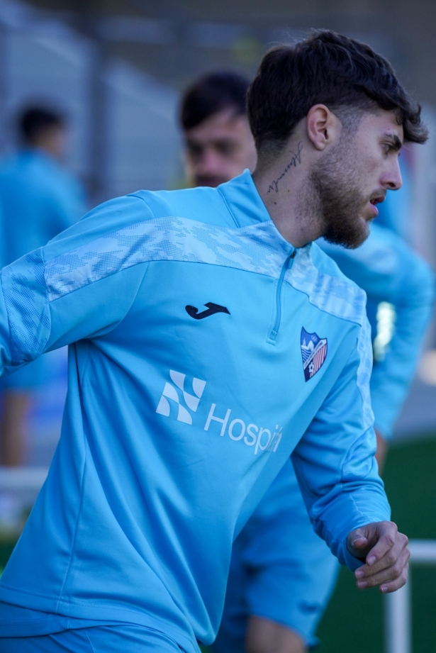 Mario Camero durante su primer entrenamiento con el Estepona (CD ESTEPONA)