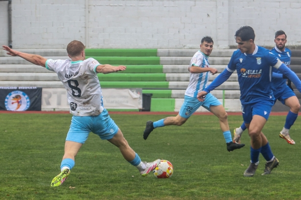 Cameron pelea por el balón (GPMEDIA)