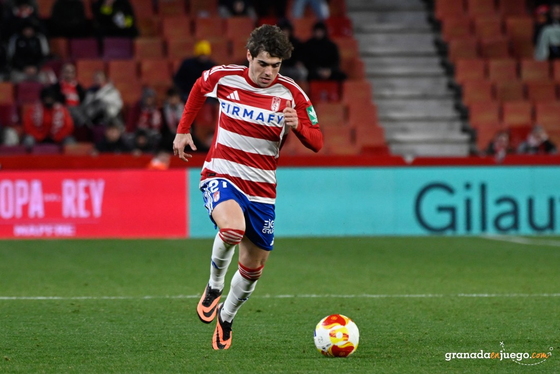 Pablo Sáenz cuajó un buen partido ante el Rayo (J.M. BALDOMERO)