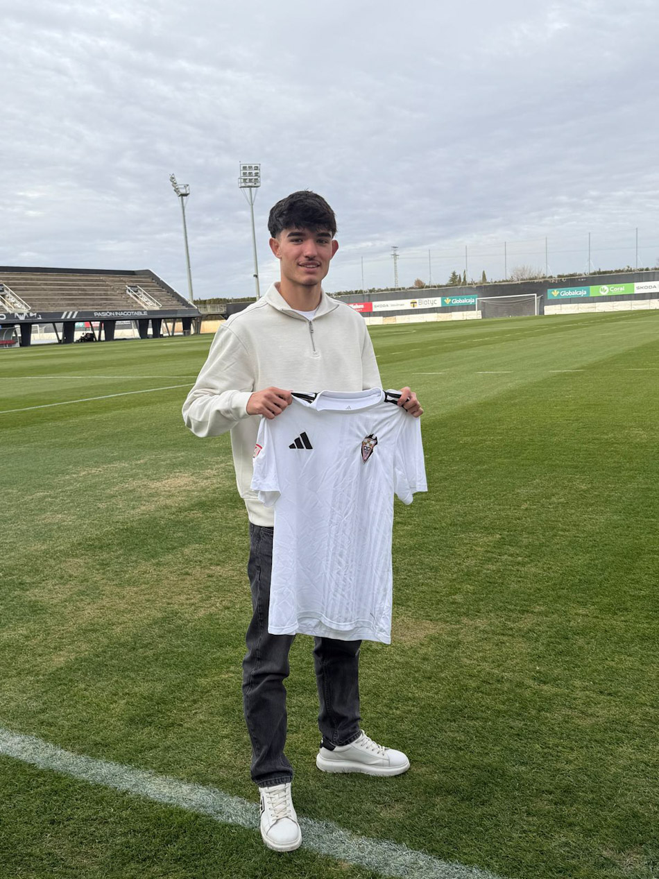 Miguel Roldán con la camiseta del Albacete Balompié 