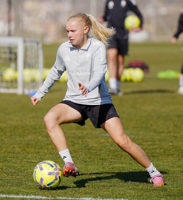 El Granada femenino quiere alejarse de forma casi definitiva del descenso (GRANADA CF) El Granada femenino quiere alejarse de forma casi definitiva del descenso (GRANADA CF)