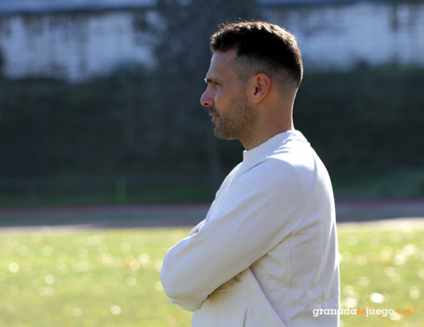 Javier Vilaseca, entrenador de la UD Maracena, durante el encuentro ante el CD Benagalbón (J. PALMA)