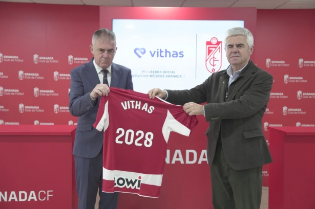 Lucas Alcaraz, director de la Ciudad Deportiva y José Luis Salcedo, director gerente del hospital (GRANADA CF) Lucas Alcaraz, director de la Ciudad Deportiva y José Luis Salcedo, director gerente del hospital (GRANADA CF)