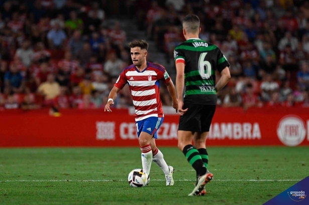 El Granada quiere prolongar su racha ante el Racing (J.M. BALDOMERO)
