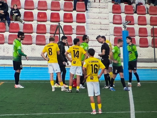 El derbi estuvo lleno de intensidad (CD HUÉTOR VEGA)