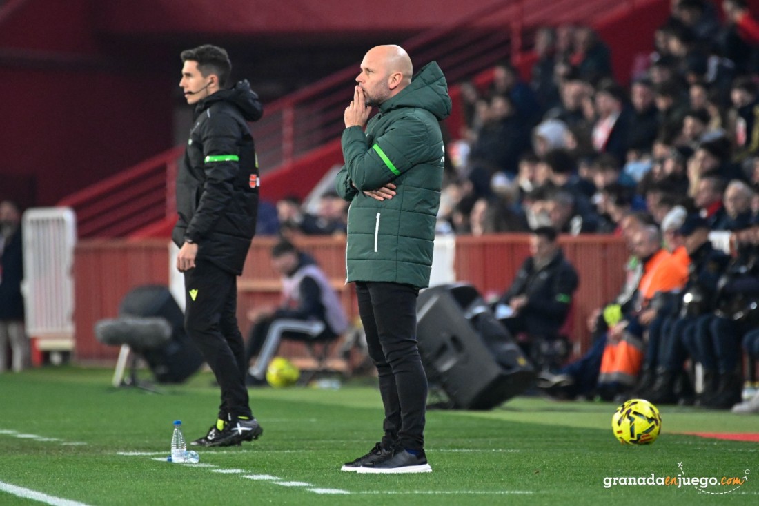 José Alberto no terminó satisfecho con el trabajo de su equipo (J.M. BALDOMERO)
