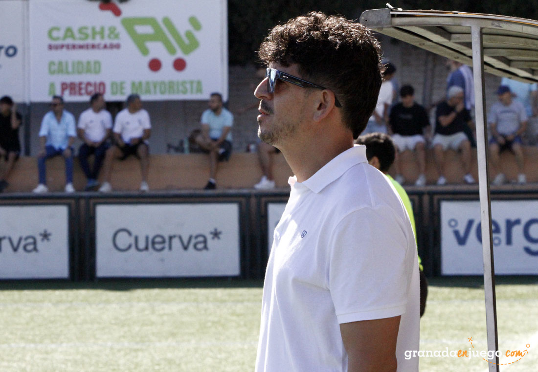 Leví Cantero, entrenador del Churriana CF, durante un partido de esta temporada (J. PALMA)