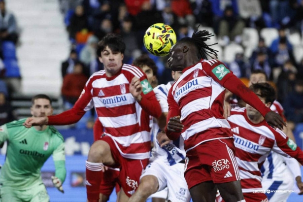 Baba Diocou remata de cabeza una acción ante el CD Leganés (LALIGA) Baba Diocou remata de cabeza una acción ante el CD Leganés (LALIGA)