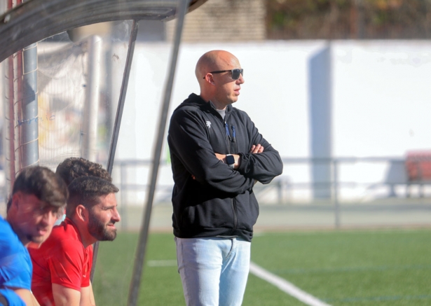 Óscar Gómez, entrenador del Cúllar Vega CF, en un momento del partido ante el Granada C (GP MEDIA) Óscar Gómez, entrenador del Cúllar Vega CF, en un momento del partido ante el Granada C (GP MEDIA)
